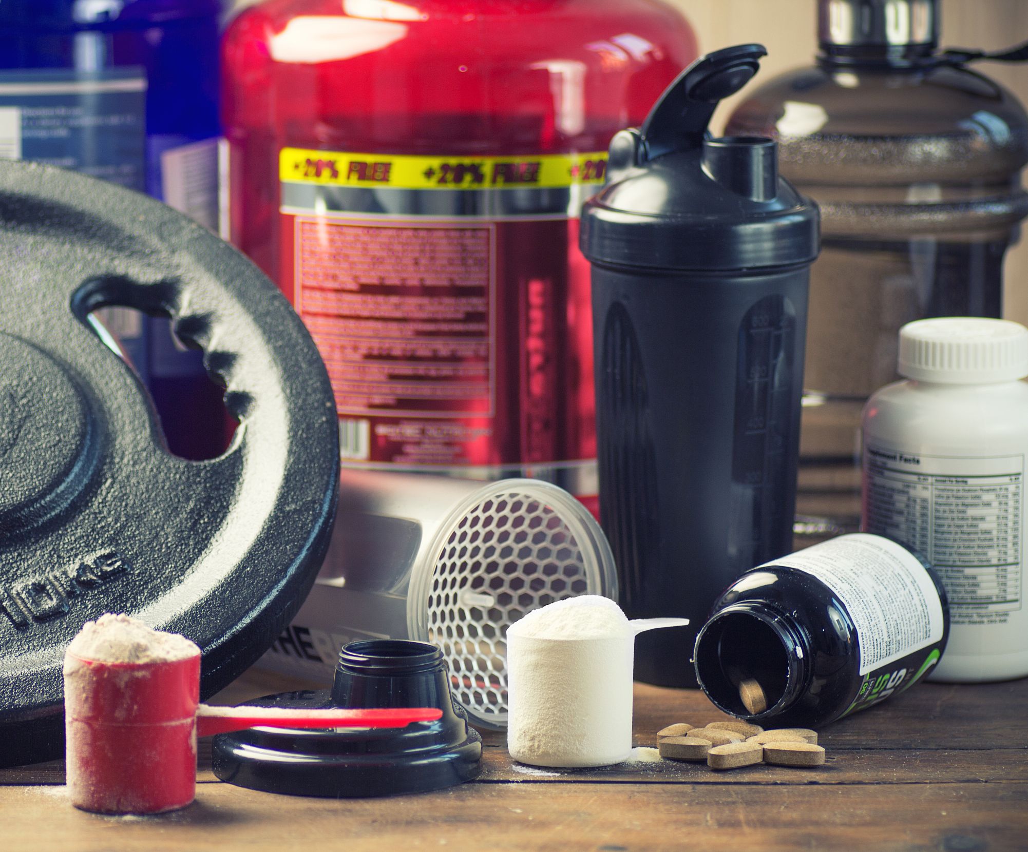 jak zwiekszyc poziom testosteronu Miarki i słoiki z suplementami do podniesienia poziomu testosteronu